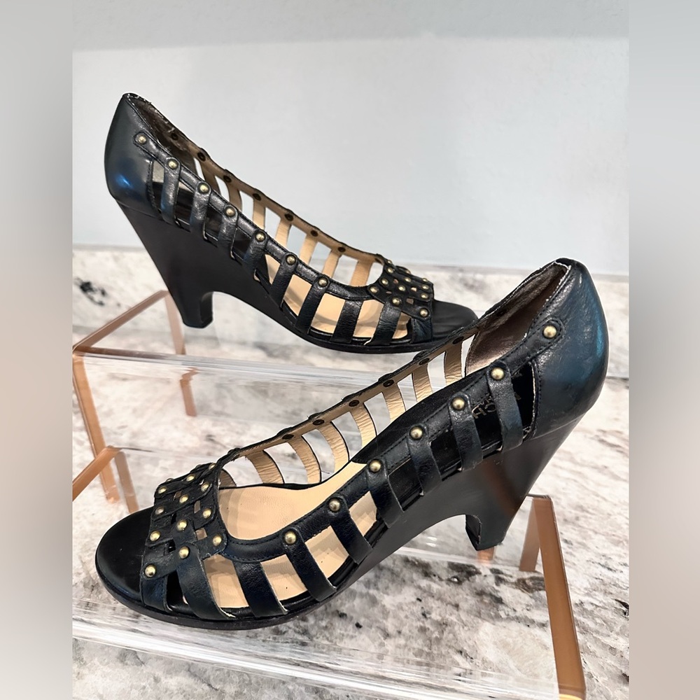 Michael Kors Black peep toe wedge pump size